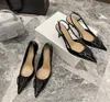 ファッション女性のドレスシューズ本革リベットハイヒールの靴ひもの上質な女性クラシックパーティーの結婚式のサンダルレディースメタルバックル浅い口靴ポンプV102186