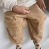 Version coréenne de vêtements pour bébés et enfants, pantalons en velours côtelé, pantalons de radis décontractés d'hiver 1017 32 210622