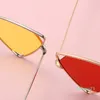 Nya koreanska solglasögon mesh röd med fashionabla mäns och kvinnors solglasögon mode triangelram