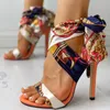 Sommar Mode Utskrift Tvärbundet Stiletto Rund Toe Peep Kvinnor Sandaler 2021 Party High Heel Silk Scarf