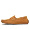 Nej # 151222 Rabatt Män Casual Suede Skor Röd Grå Grön Brun Mens Läder 40-44 Mode Utomhus Kina Fabriksfärg 551533