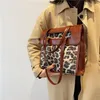 Axelväskor Leopardtryck handväska Damläderväskor med stor kapacitet 2021 Mode Lyxiga djurtryck Damdesigner