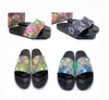 Nyanlända Designer Mens Womens Summer Tofflor Sandaler Beach Slide Casual Slipper Ladies Comfort Skor Skriv ut Läderblommor Bee 36-45 med låda