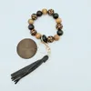 2022 Nya 10 stilar Träarmband Keychain Med Tassels Keys DIY Wood Fiber Pandent Woodwooden Bead Bangle Key Dekorera