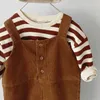 Set di abbigliamento primaverile Top a righe + Salopette di velluto a coste Pantaloncini 2 pezzi Vestiti per neonato Vestito per bambina 210528