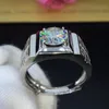 Klusterringar runt Silver Moissanite Ring 2CT 8,00 mm D VVS Luxury Weding för herrarna