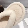 Moda inverno nuove infradito in peluche bianco dolce ragazza calda pantofole da donna carine scarpe da casa all-match