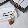 Colares com pingente de diamante de morango e designer elegantes, pingentes de letras femininas, colar de joias, namorada fofa, presentes de aniversário 220l