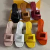 Designer Signature Slides Slippers Vrouwen Zwart Withe Banded Flats Sandalen Leer Verfraaid Baguette Patroon Dames Sexy Brief Strand Flip Flops 315