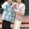 Vrouwen Wit Roze Blauw Crew Neck Sweater Gebreide Pullovers Polka Dot Losse Herfst Winter 3D M0128 210514