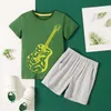Arrival Summer Toddler Boy T-shirt et short à imprimé guitare 210528