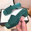 Pantofole Desinger Candy Color Color Platform Platform Platform Women Schere Summer Square Tacchi aperti Muli Abito da spiaggia da esterno