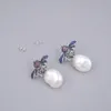 Guaiguai smycken naturligt sötvatten vitt mynt pärl silver färg pläterad cz pave insekt studörhängen söta för kvinnor5386519