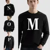 naam met hoodies