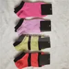 Meias de tornozelo multicolor com tags de caradre tags esporte líderes de torcida peúgas curtas meninas mulheres algodão sportssocks skate sneaker wll978