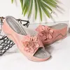 Talltor 2021 kilskor för kvinnor Sandlas Fashion Flower Platform Kvinnlig utomhusstrand Zapatillas de Casa