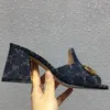 Högklackat Kvinnor Tofflor Modedesigners Slides Skor Sandaler Äkta lädersula sandstrand Dam Solid Scuffs Sandal 75 mm Klackar Tofflor stor storlek med låda