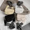 イブニングバッグワイドストラップキルティングサドルショルダークロスボディ用女性ブランドデザイナー高級小婦人財布とハンドバッグ2021