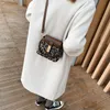 携帯用バッグの女性の秋と冬のトレンドの高感覚の多用途ワンショルダースクエアメッセンジャーバッグ