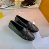 Handgefertigte Gloria-Loafer für Damen, klassische Nieten unten, Fliege, beschichtetes Canvas, Blumendruck, umgekehrte Modeschuhe mkjk00004