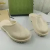 Männer Frauen Perforierte Hausschuhe Designer Plattform Sandale Luxus Keil Gummi Ausschnitt Rutsche Geschnitzte Hohl Flache Schuhe Atmungsaktive Strand Slipper