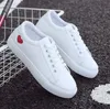 Kvinnor Casual Shoes Fashion New Woman PU PU Läder Skor Ladies Andas Söt Hjärtlägenhet Vit Sneakers