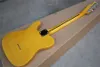 Guitare électrique jaune clair, personnalisé en usine, accordeurs Vintage, touche en érable, Pickguard rouge, corps en tilleul, matériel chromé