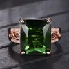 Vintage Carving Square Green Crystal Emerald Gemstones Diamanter Ringar för Kvinnor Rose Guldfärg Bague Fine Smycken Party Presenter