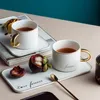 Set di tazze da caffè e piattini da ufficio in ceramica di lusso in stile nordico. Piattini per tazze da tè europei creativi per la tavola da colazione