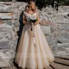 Country Garden Champagne A Line Abito da sposa con lacci sul retro Scollo a V Appliques in pizzo Abiti da sposa Plus Size vestido de novia