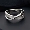 Klasyczne dwa tony Pierścienie palców X ing Fashion Micro Purbed CZ Kryształowe pierścionki Kobiety Srebrny kolor Pierścionki ślubne Biżuteria P08182087460