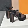 Modische Hausschuhe für Herren und Damen, Sandalen für Damen, Flip-Flops für Damen, Hausschuhe in Schwarz, Weiß, Rot, Grün, Plus-Boxen 2009022