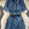 FABPOP Design Kurzarm Umlegekragen Hohe Taille Einreiher Knöpfe Denim Playsuits Strampler mit Gürtel GB346 210709