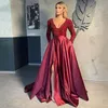 Burgundy Split Långärmade Prom Klänningar V Neck Beaded Sequined Sweep Train Lace-Up Back Satin Formal Afton Gowns