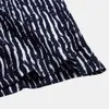 黒と白の垂直縞模様のメンズシャツカジュアルな緩い男性夏のシャツボタンアップキショスホムカミサマスコニーナUSA 210524