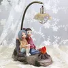 1pcs couple ornements de caractère avec LED résine artisanat pour la maison décor de jardin créatif garçons et filles lampe de nuit 210811