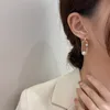 女性のためのデザイン真珠の不規則なピンのぶら下がりのイヤリング韓国のジュエリーの高級セクシーな女の子のパーティーのイヤリング
