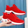 2021 kvinnor skor damer sneakers mode mesh röd lila andningsbar casual kvinna utomhus jogging promenader