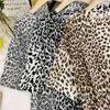 3270 T-shirt Styl Spring and Letni z Temperament Leopard Drukuj z długim rękawem Slim Body Split Round Neck Women 210507