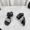 2022 ronde hoge hak schoenen vrouwen zomer echt lederen platform leisure slippers geruite dia's ontwerper schoenen open tenen Chaussure femme