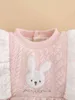 ペニンシュラの赤ちゃんのウサギのパッチをかけられた文字パターンのフリルの詳細ジャンプスーツ