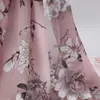 ピンクの花のシフォン生地 - メーター、ブロンズメタリックフラワーパターンプリントアパレルデザイナーのファブリックのドレス210702