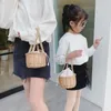 Kvinnor Mini Bucket Bag 2021 Straw Passes och handväskor för barn Tjej Strängkorg Handväskor Tote Baby Rattan Beach Purse Väska