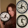 Relojes de pared Reloj creativo inspirado en la comedia británica Comediante Decoración del hogar Reloj novedoso Caminar divertido Silencioso Mute9067309