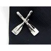 10 sztuk / partia Silver Oar Broszki Paddle Design Brooch Suit Lapel Pins Naklejki Odznaka Menwomen Biżuteria Prezent