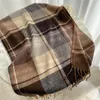 Sciarpe 2021 Plaid Sciarpa invernale Design Donna Cashmere Pashmina Scialle caldo Lady Wrap Nappa lavorata a maglia Uomo Foulard Coperta spessa593194242A