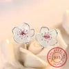 925 Smycken Sterling Silver Cherry Blossom Inlagda Rosa Zirconia öronpinnar Enkla och populära örhängen för kvinnor