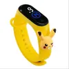 LED -pekskärm armband klockor superkvalitet och konkurrenssport barns pojkar flickor elektronisk tecknad figur söt w2664