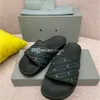 Wysokiej Jakości Luksusowe kapcie Męskie Damskie Designer Slajdy Klasyczne Kryte Sandały Zjeżdżalnia Lato Moda Rozmierzająca Pantufel Sandalii Outdoor Wide Flat Flip Flip Flops Sandal