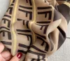Versão coreana do novo alfabeto transfronteiriço outono e inverno cachecol quente mulheres dual-use sunscreen shale gaze algodão e linho toalha de praia atacado